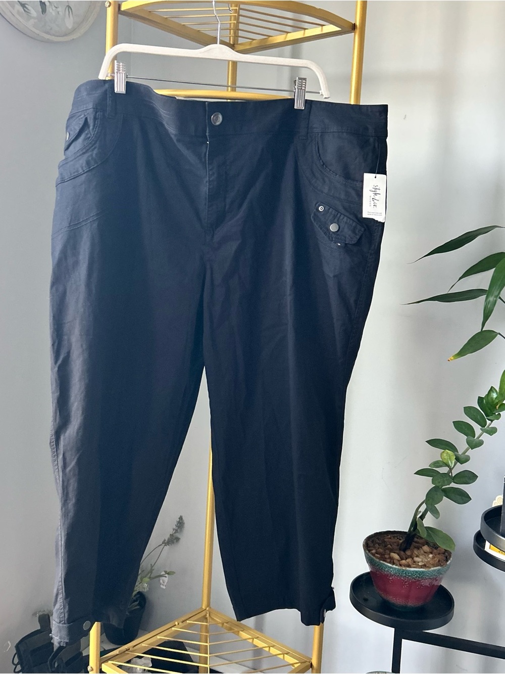 Style & Co.Women’s western trail cargo capris in deep black  plus size 24W NEW